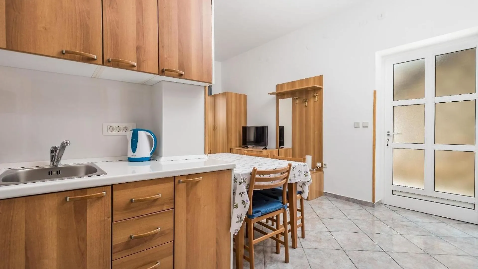 Apartman Wohnung In Obrs Mit Kleiner Terrasse Und Meerblick