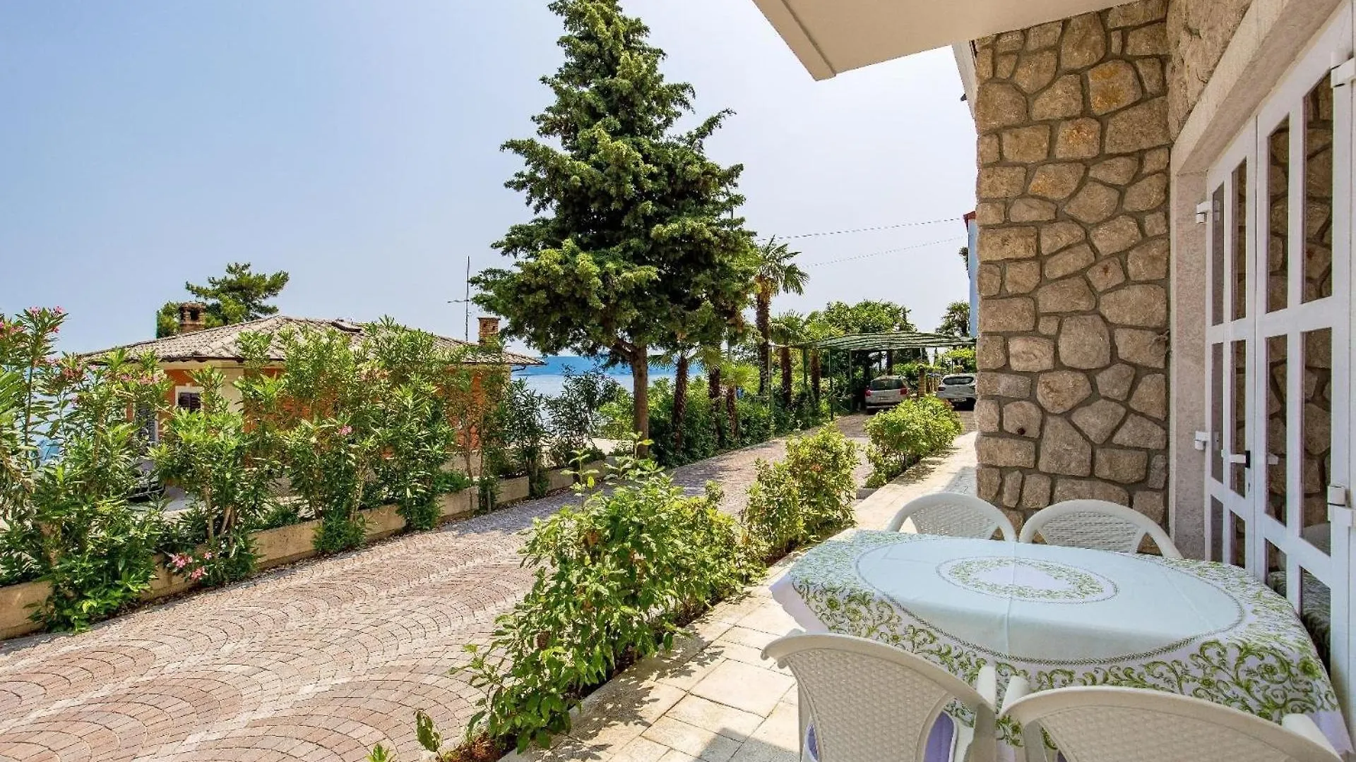 Wohnung In Obrs Mit Kleiner Terrasse Und Meerblick Moscenicka Draga